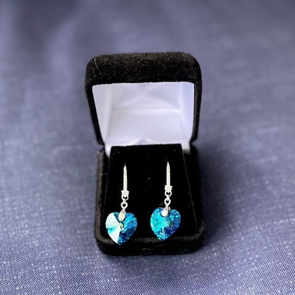 🌺NIB 18K White Gold Plated Austrian Heart Fish Hook Earrings🌺 - Picture 7 of 15